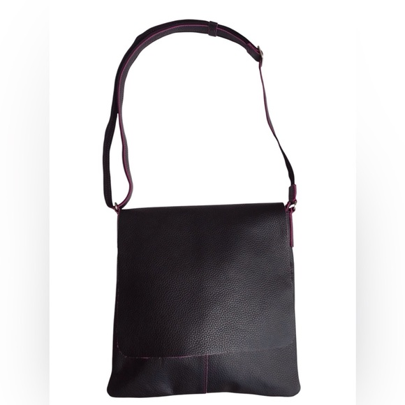 Mywalit Black Pebbled Leather Flap Messenger Bag - Picture 3 of 12